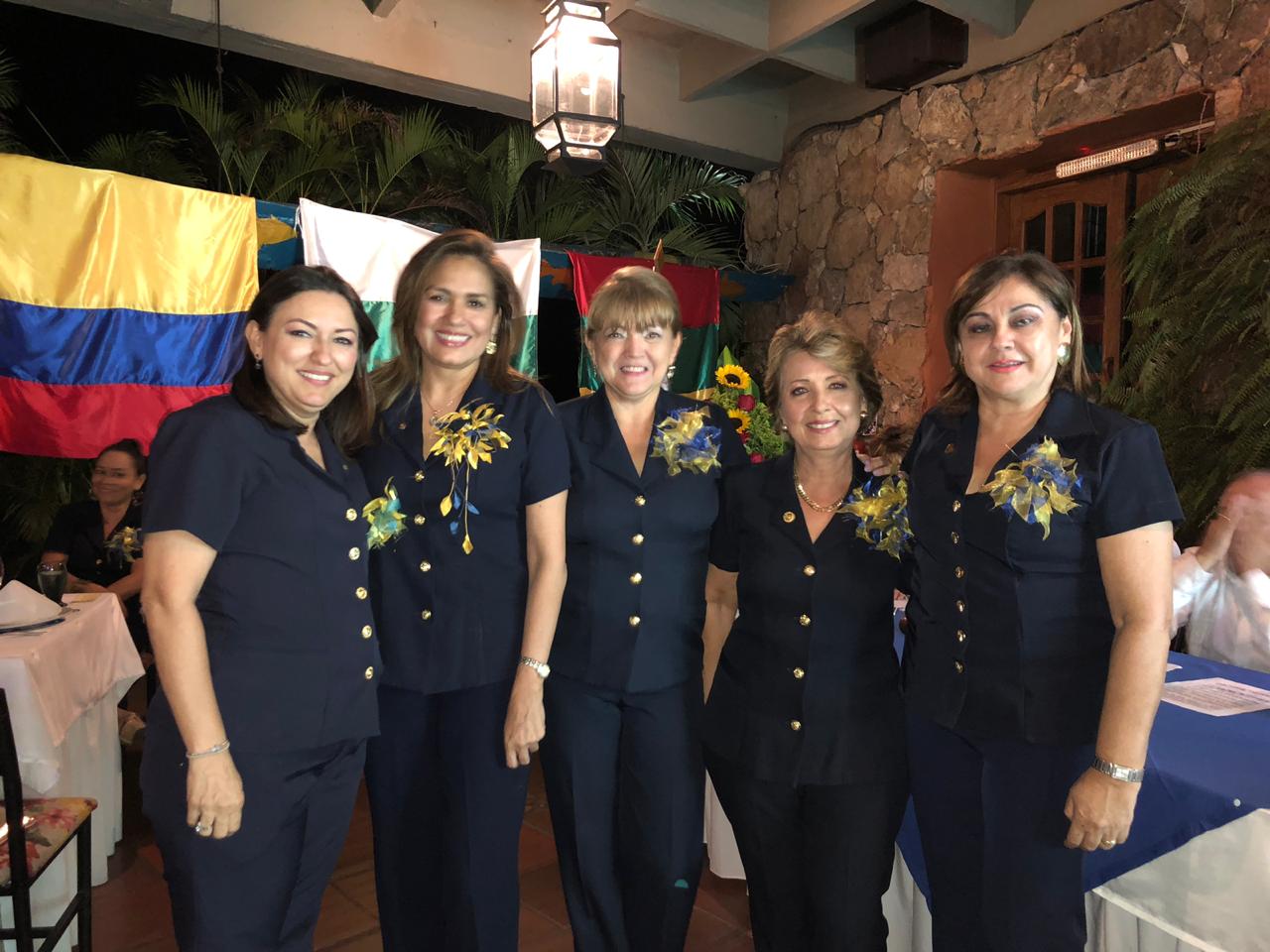 Las nuevas integrantes de la junta directiva: Liliana Polanía, tesorera; Charito de Rojas, vicepresidenta; Connie Sandoval, secretaria; la presidenta, Constanza ‘Chiqui’ Liévano de Numa; Olga Elena de Cabrera, macera.